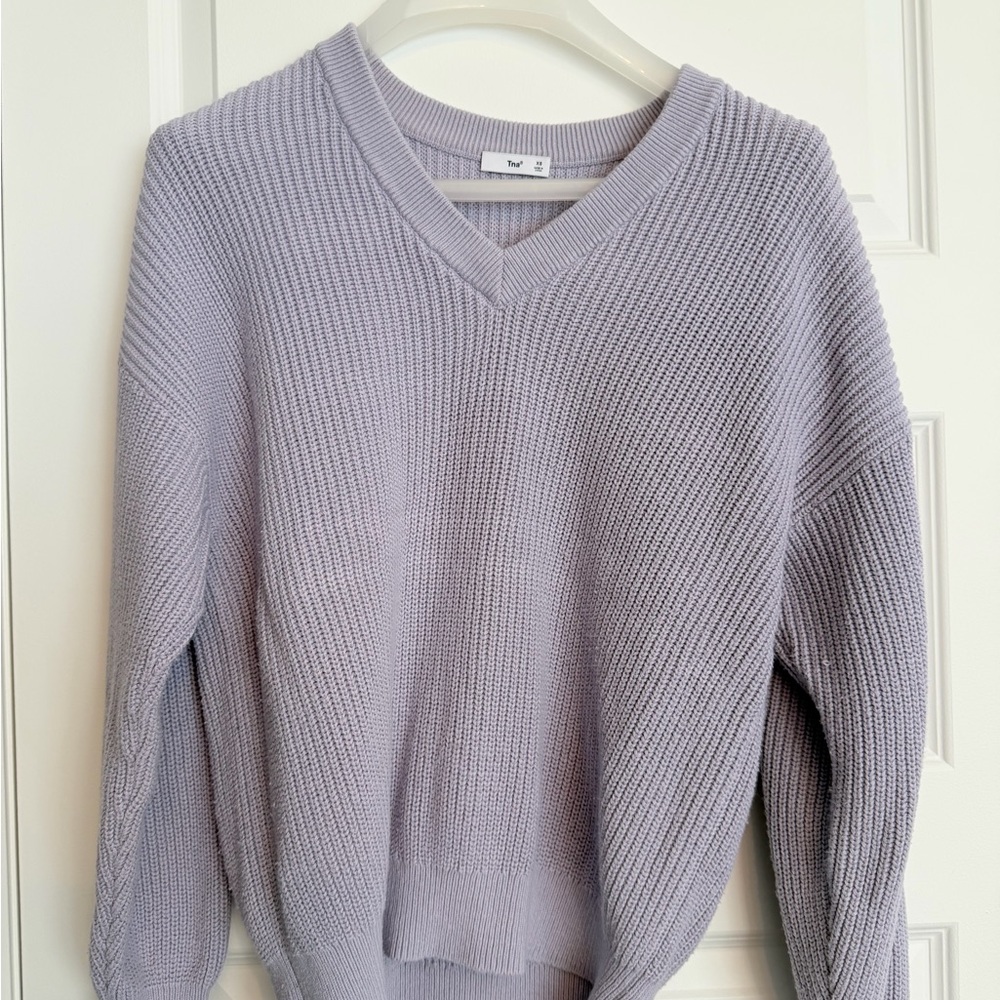 Aritzia TNA Light Lavender V-Neck Textured Knit Sweater 80% cotton - Picture 1 of 4
